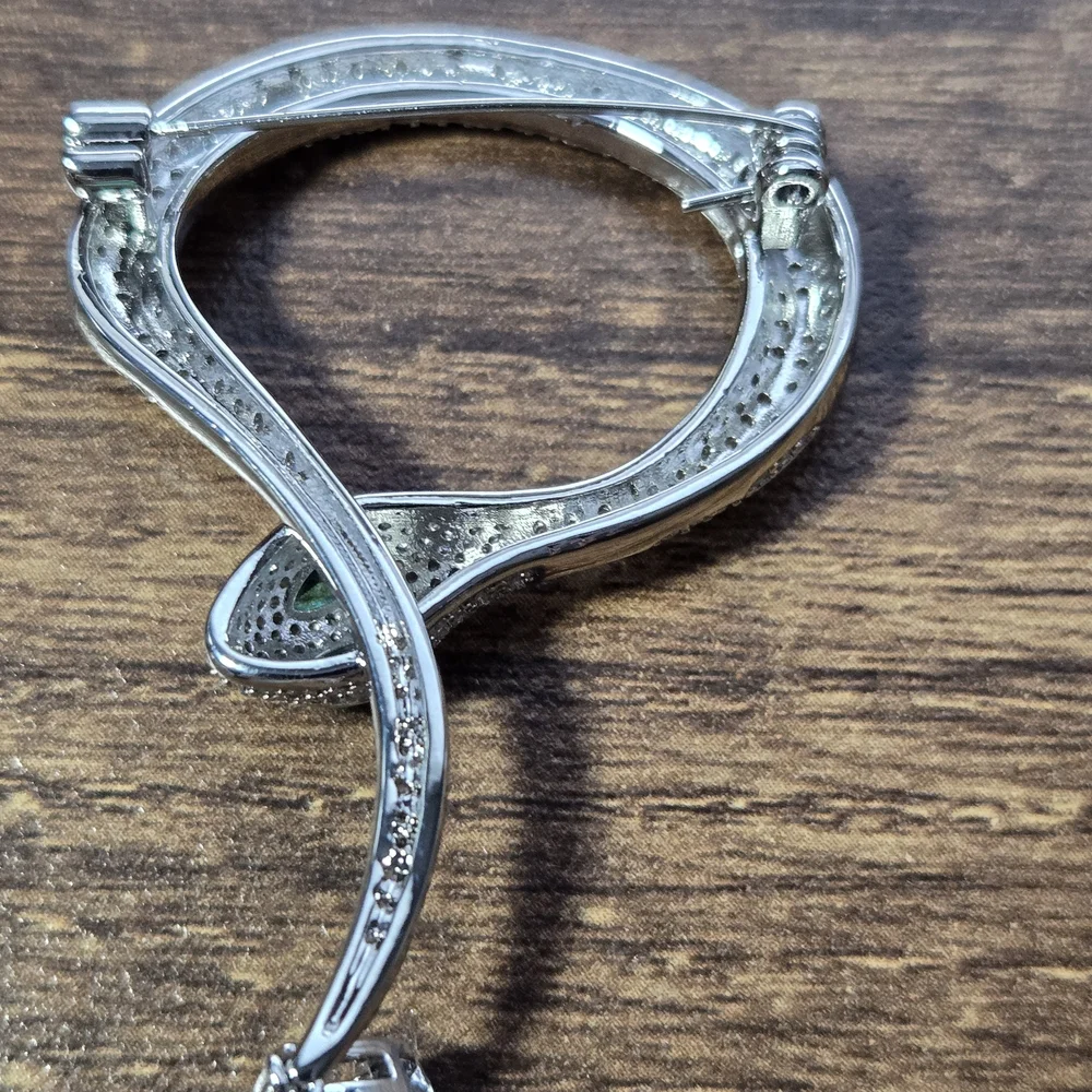 Elegant Silver‎ Snake Brooch With Green Eyes